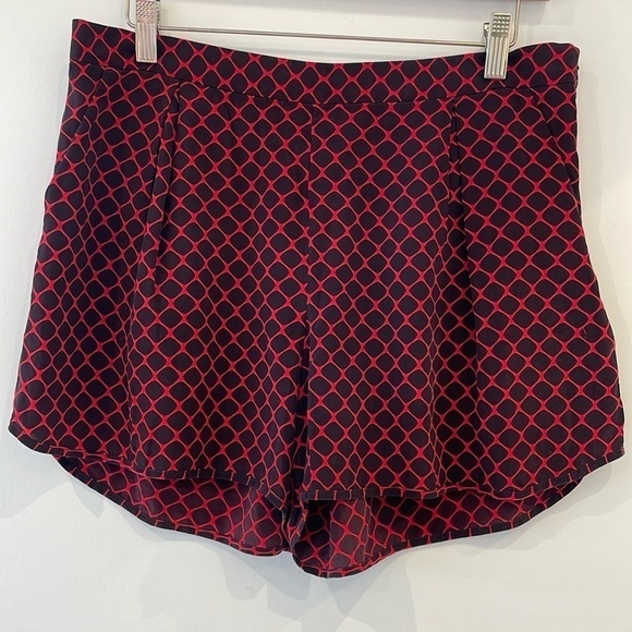 Club Monaco black and red silk Dress Shorts with pockets, office, size 6 - Picture 1 of 9